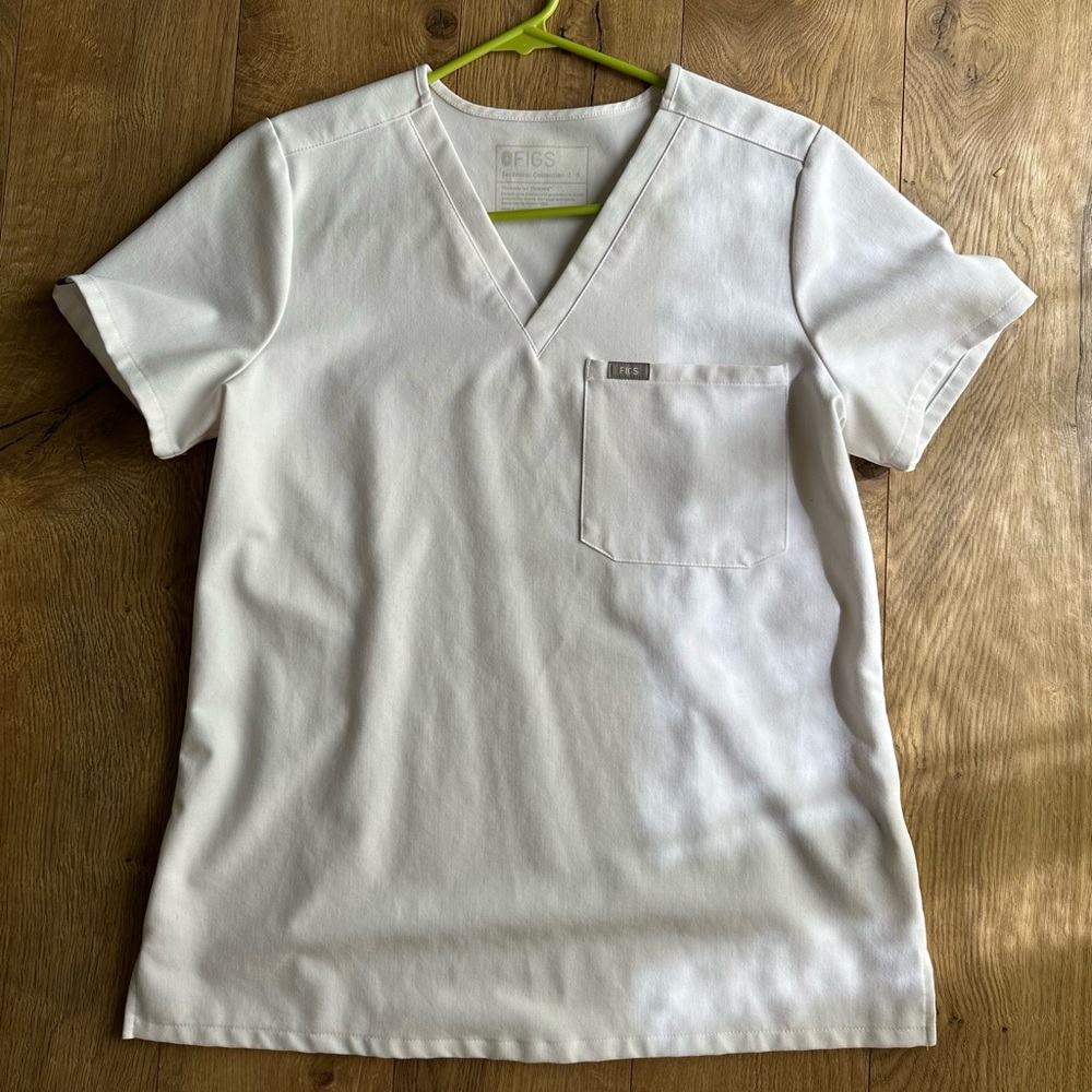 Figs Catarina One-Pocket Scrub Top in White